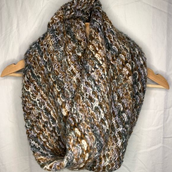 Accessories - Knitted scarf